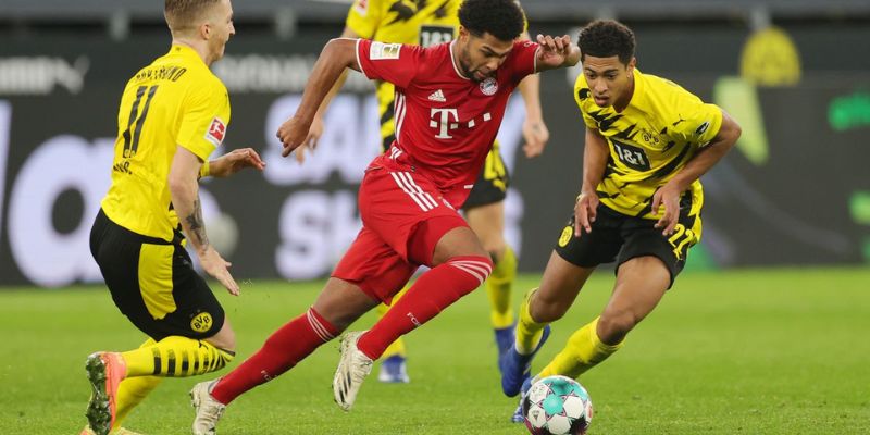 Mùa giải diễn ra từ cuối hè đến cuối mùa xuân